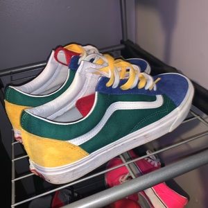 Yacht Club Vans